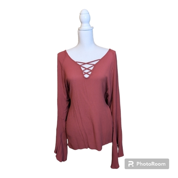 Charlotte Russe Romantic Trumpet Sleeve Oversized Blouse SZ 2X - Picture 1 of 12